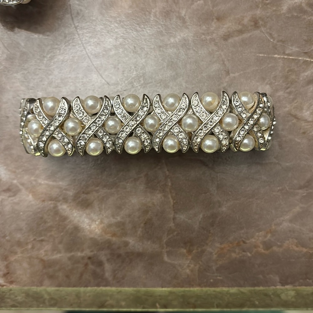 Beautiful pearl and diamond bracelet